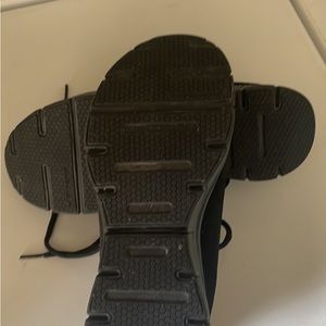 Sketcher Elite Sneakers size 8 women’s